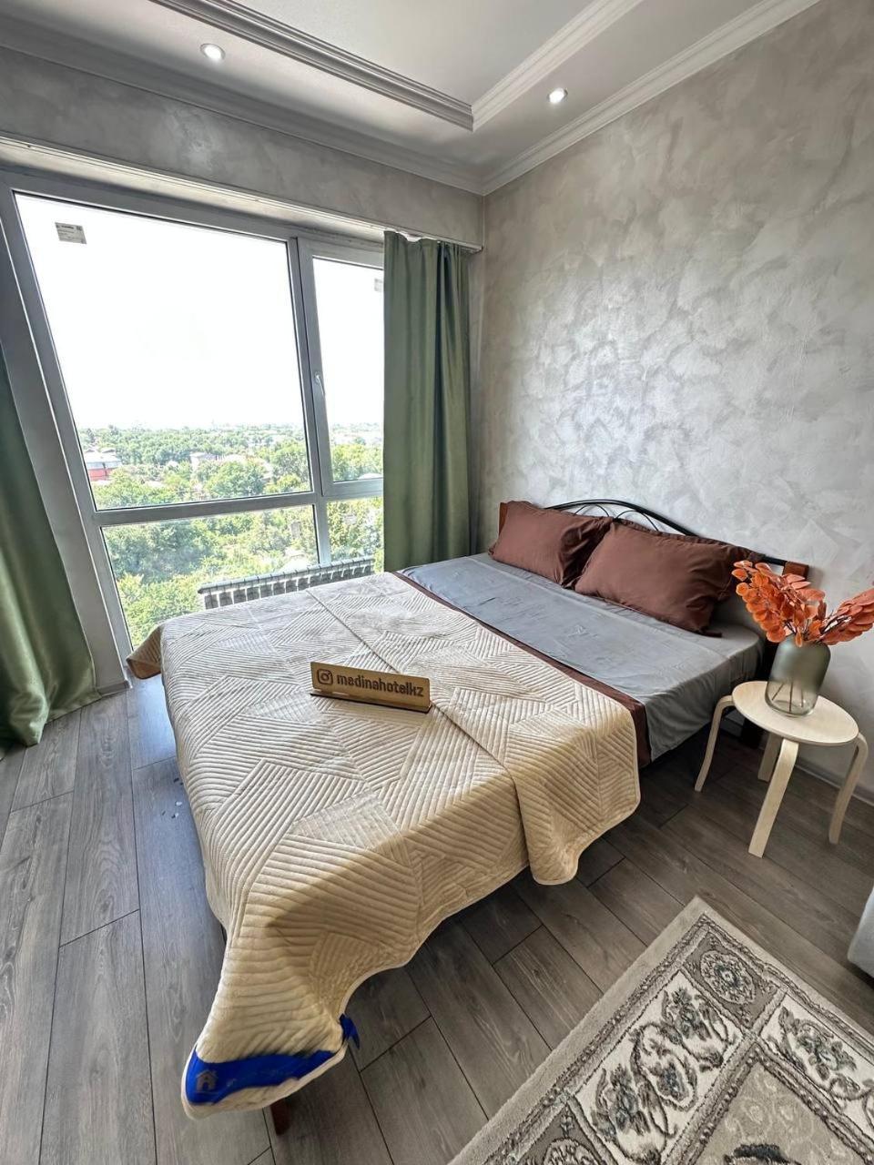 Medinahotelkz, #69, вид на горы и закат, до арбата 15 мин пешком, Halal *